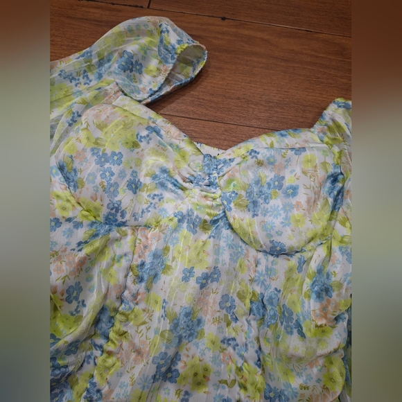Chic Floral Puff Sleeve Blouse in Blue and Green - Picture 3 of 7